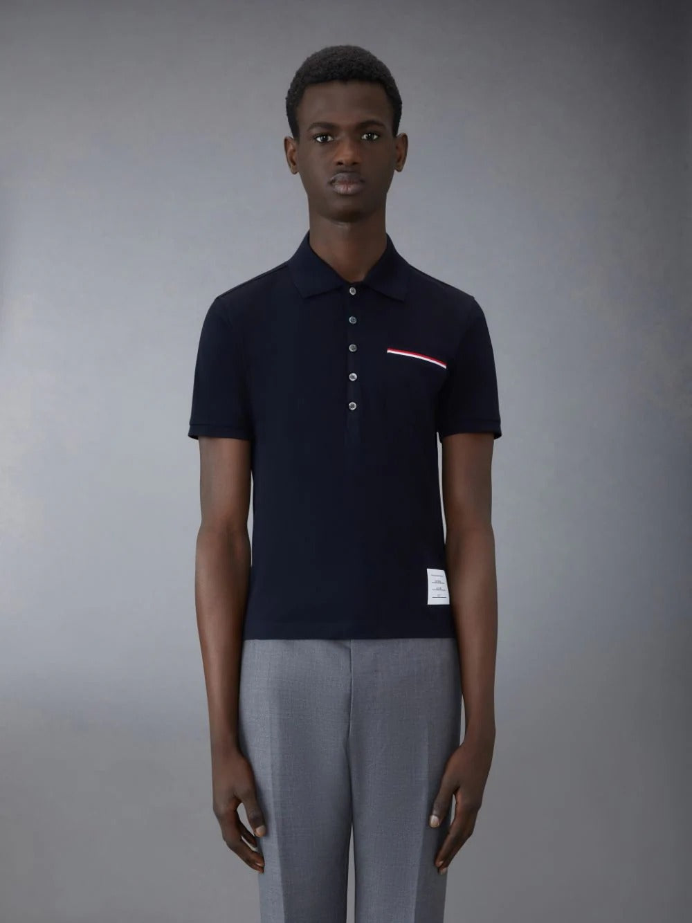 mẫu mặc áo THOM BROWNE NAVY PIQUE POCKET POLO MJP022A-01455-415