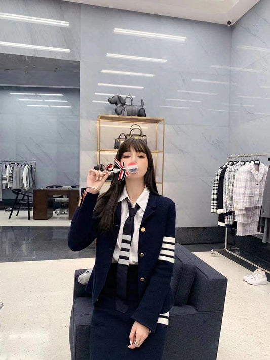 mẫu đeo cà vạt THOM BROWNE NAVY PLAIN WEAVE 4-BAR TIE MNL001A06146415