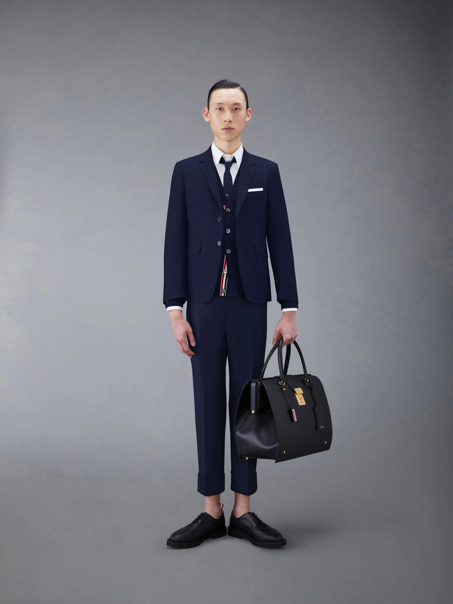 chi tiết THOM BROWNE NAVY WOOL CLASSIC V-NECK CARDIGAN MKC002A-00014-415