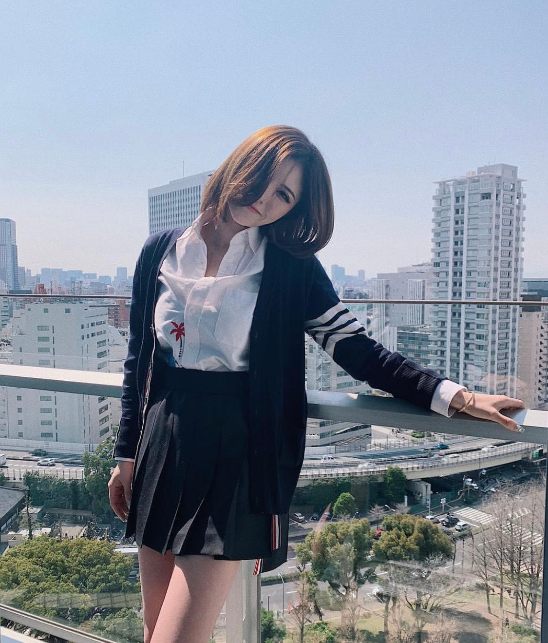 mẫu mang THOM BROWNE NAVY WOOL CLASSIC V-NECK CARDIGAN MKC002A-00014-415