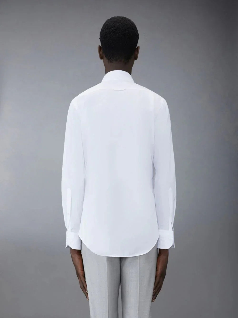 mặt sau THOM BROWNE OFF WHITE SOLID POPLIN STRIPE GROSSGRAIN PLACKET SHIRT MWL010E00906114