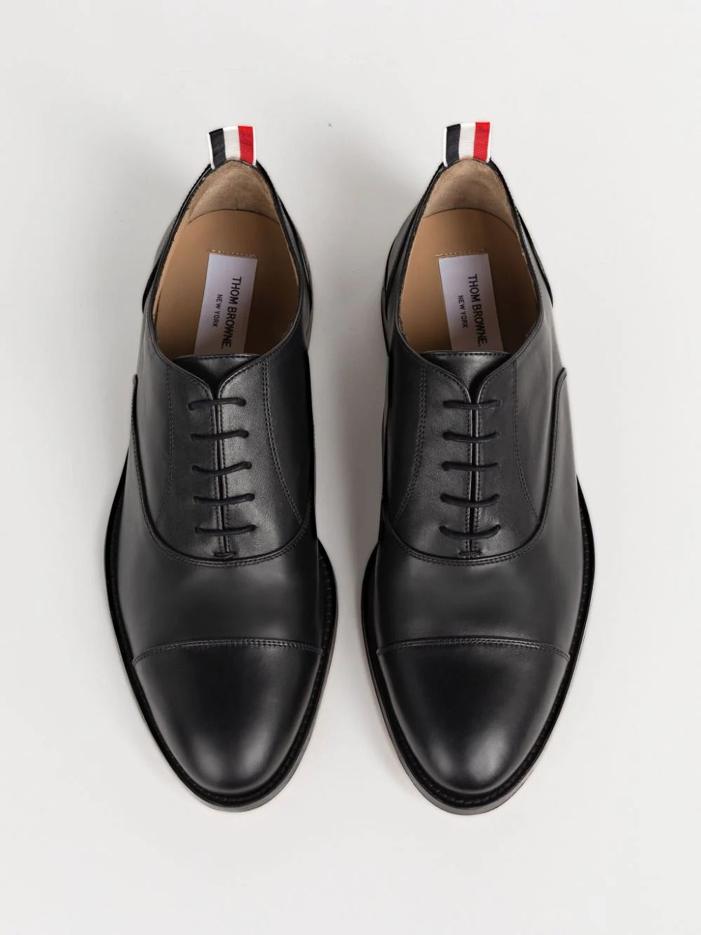 chi tiết THOM BROWNE VITELLO CALF LEATHER CAP TOE OXFORD MFD250A05584001
