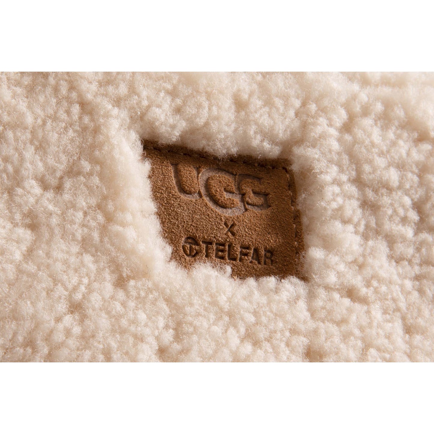 logo túi UGG x TELFAR SMALL REVERSE SHOPPER NATURAL
