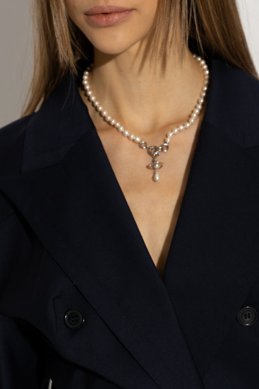 mẫu đeo vòng cổ VIVIENNE WESTWOOD ALEKSA PEARL NECKLACE SILVER 63010111-02P226-CN