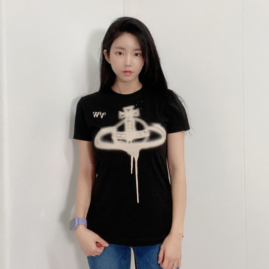 mẫu mặc VIVIENNE WESTWOOD SPRAY ORB CLASSIC T-SHIRT