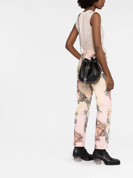 mẫu đeo túi VIVIENNE WESTWOOD CHRISSY MEDIUM BUCKET BAG 43020001-s000d-pf