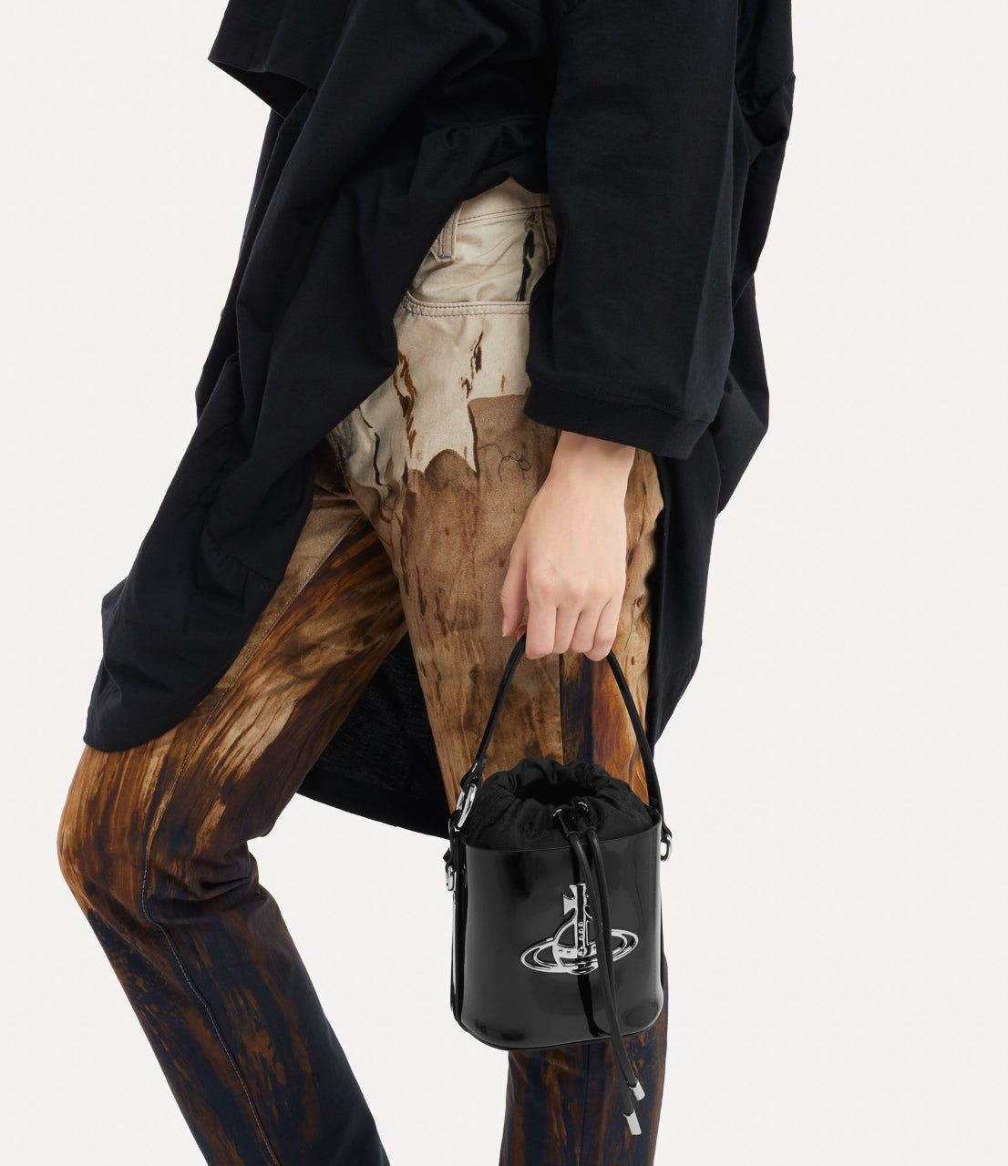 mẫu xách tay túi VIVIENNE WESTWOOD DAISY SMALL DRAWSTRING BUCKET BAG 43020023-l001o-pf