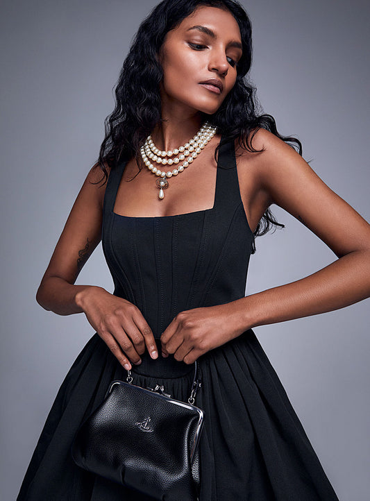 mẫu mang túi VIVIENNE WESTWOOD GRANNY FRAME BLACK GRAIN LEATHER PURSE 52020003S000DN403