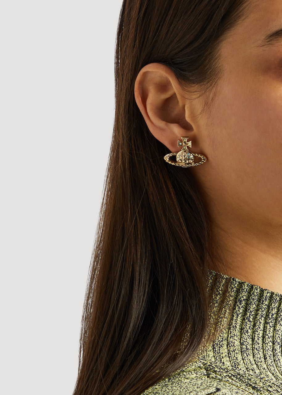mẫu mang chi tiết VIVIENNE WESTWOOD MAYFAIR BAS RELIEF EARRINGS GOLD 62010029-02r115-my