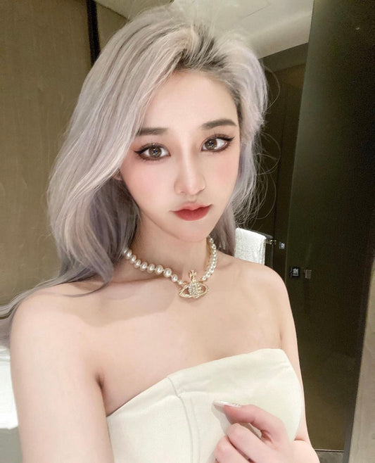 mẫu mang VIVIENNE WESTWOOD ONE ROW PEARL BAS RELIEF CHOKER GOLD authentic tại blankroom