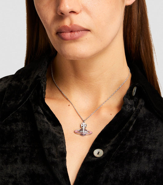 mẫu đeo vòng cổ chi tiết VIVIENNE WESTWOOD ROXANNE PENDANT NECKLACE 630203AO-02P309-CN