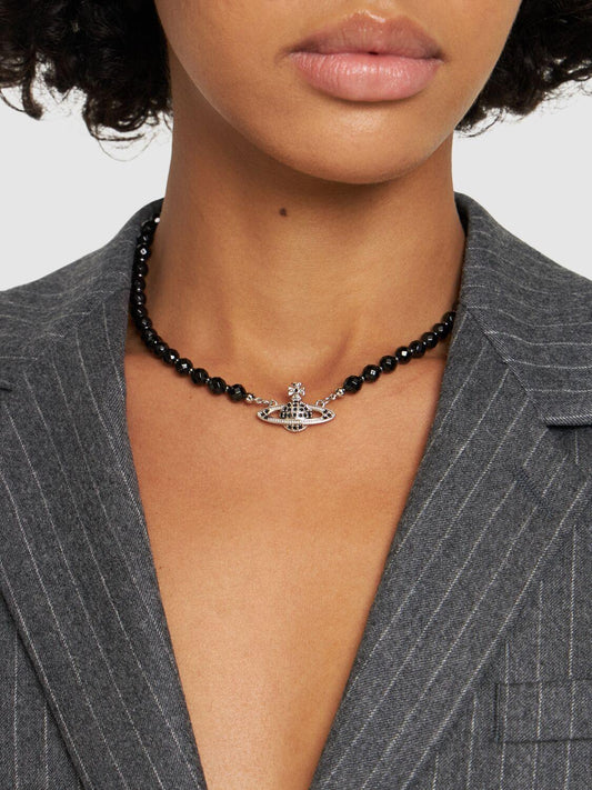 wearing Vivienne Westwood Silver Messaline Choker Black Agate 8050889434535 6303002F_02P178_CN