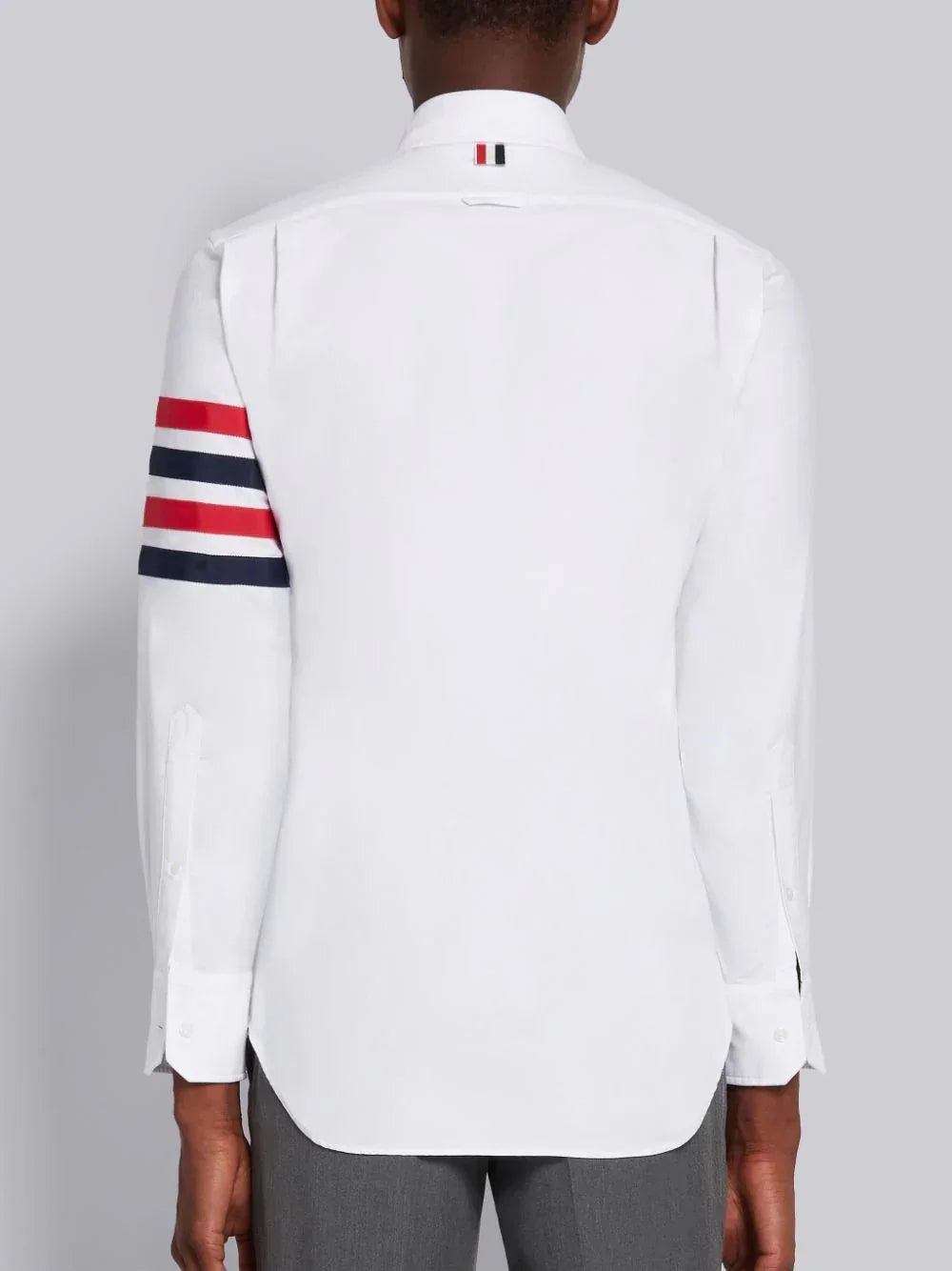 mặt sau THOM BROWNE WHITE COTTON POPLIN GROSGRAIN 4-BAR CLASSIC SHIRT MWL319A06177100