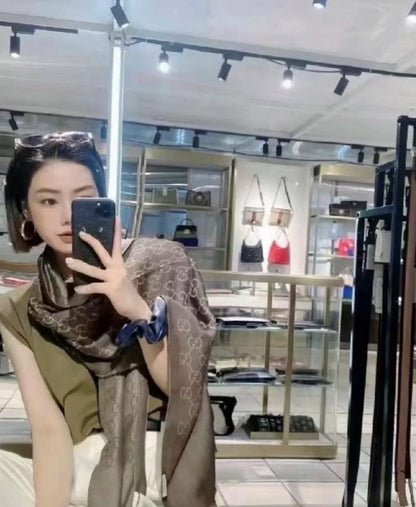 khăn chữ nhật GUCCI SCARF LIGHT BROWN AND DARK BROWN hàng hiệu chính hãng Authentic có sẵn tại BlankRoom Hà Nội, Việt Nam. 165904 3G646 9664