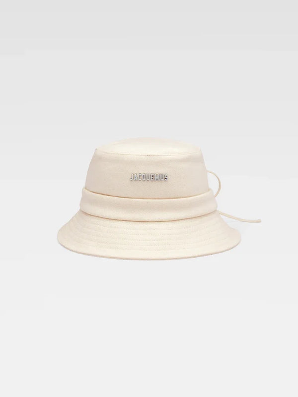 JACQUEMUS LE BOB GADJO LES CLASSIQUES KNOTTED BUKET HAT OFF-WHITE BlankRoom