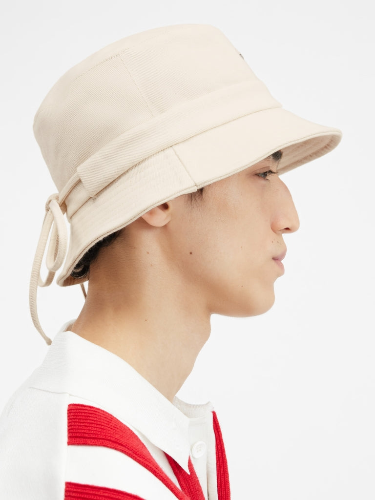 JACQUEMUS LE BOB GADJO LES CLASSIQUES KNOTTED BUKET HAT OFF-WHITE BlankRoom