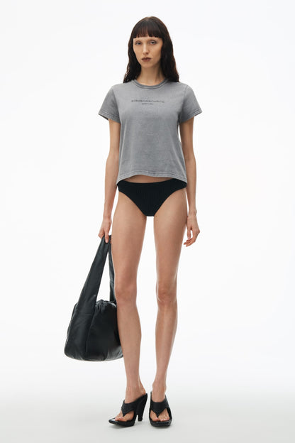 nữ mặc áo Alexander Wang Logo-Embossed Acid Wash Shrunken Tee 1CC2241890037A