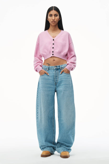 mẫu mặc áo Alexander Wang Pink Lavender Cropped V‑Neck Cardigan 4KC2243005697A