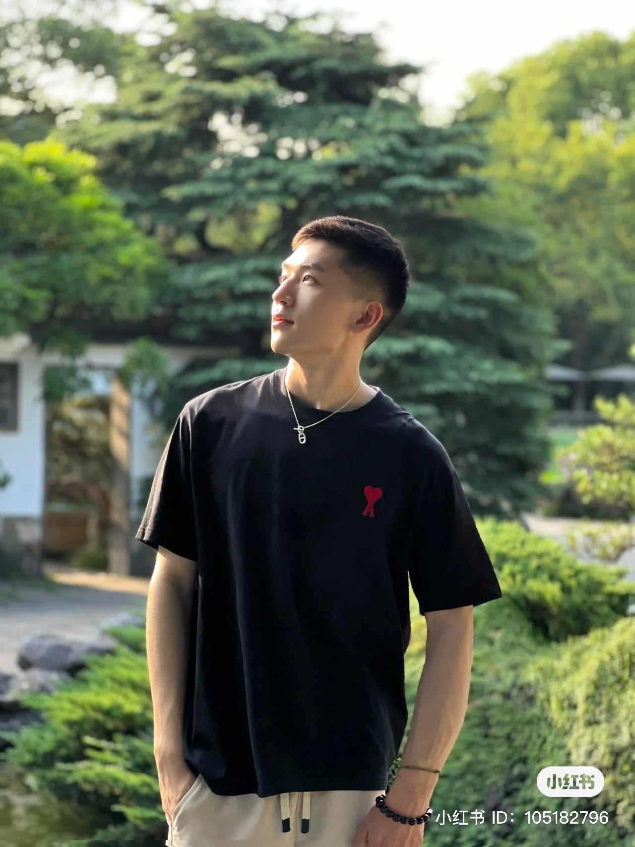 mẫu mang áo Ami De Coeur Boxy Fit Black Cotton T-Shirt BFUTS005.726001