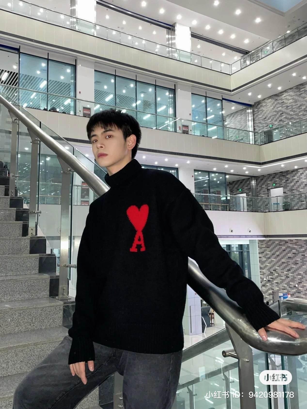 nam mặc áo Ami de Coeur Funnel Black Large Logo Sweater BFUKS402.018009