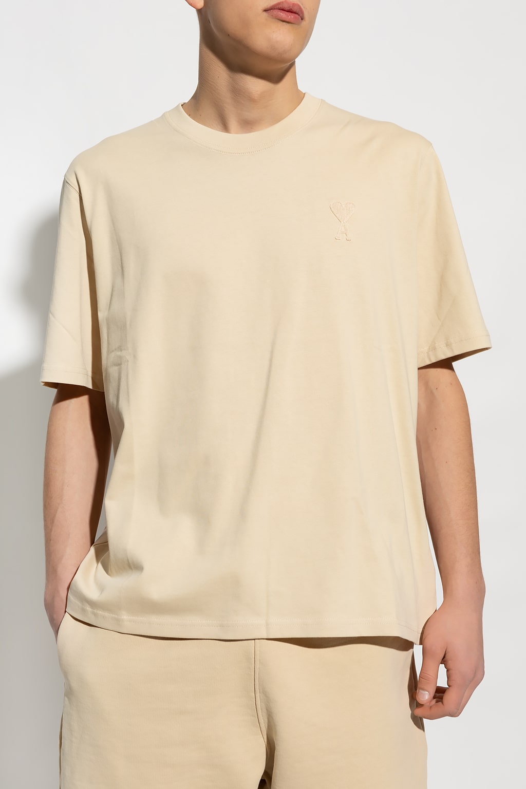 nam mặc áo Ami De Coeur Vanilla-Beige Boxy Fit T-Shirt UTS004.726 714