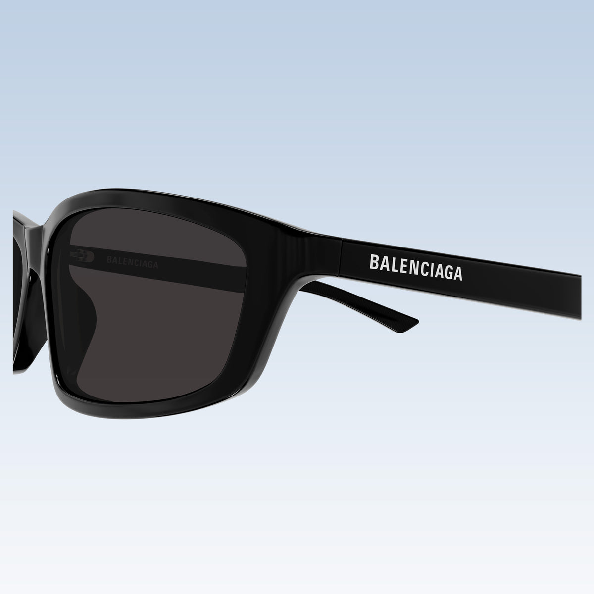 Close-up Balenciaga BB0401S 001 Black Bat-Wing Sunglasses