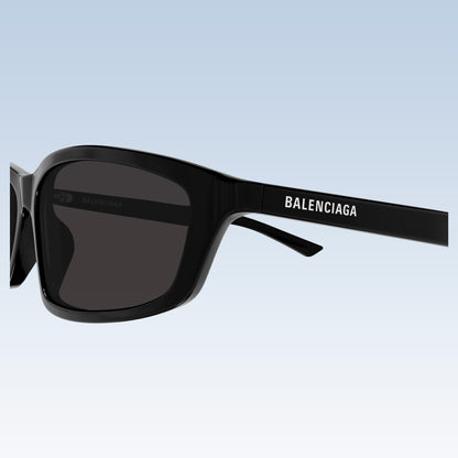 Close-up Balenciaga BB0401S 001 Black Bat-Wing Sunglasses
