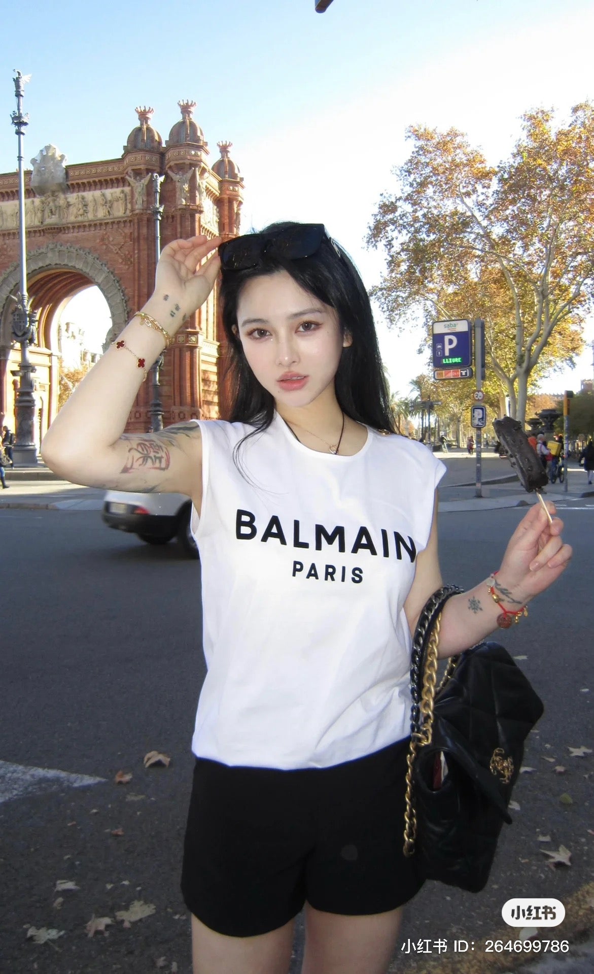 áo thun BALMAIN GOLD BUTTON SHOULDER TANK-TOP IN WHITE AF0ED000BB02 GAB hàng hiệu authentic tại hà nội, sài gòn, tp hcm, việt nam