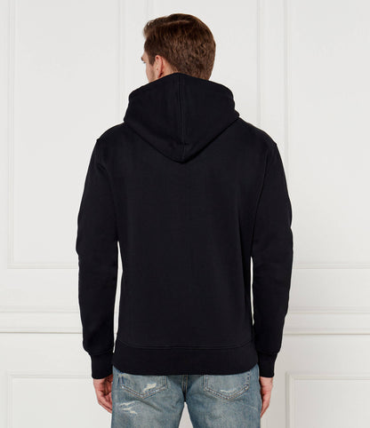 mặt đằng sau lưng áo