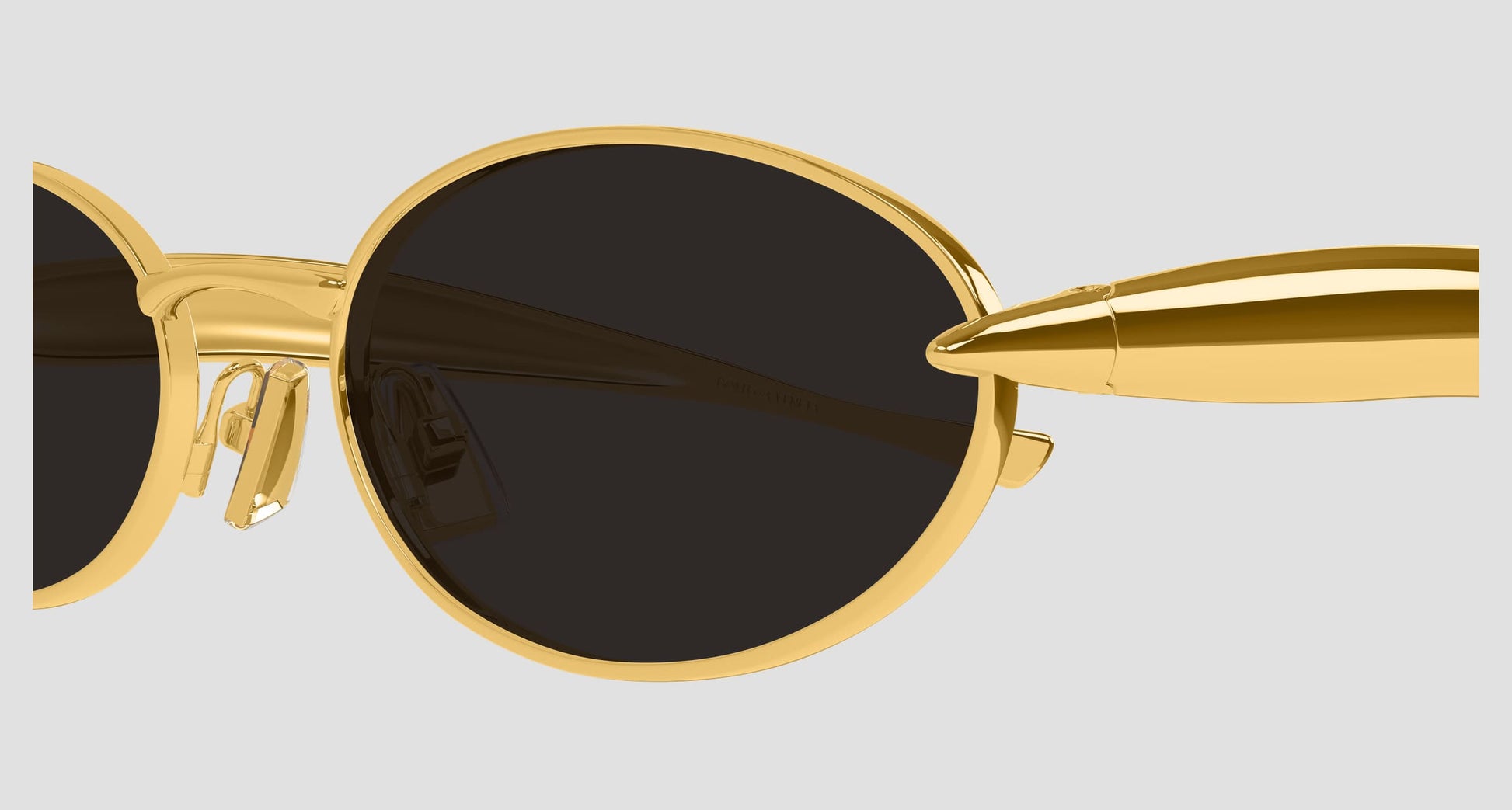 chi tiết cận chất liệu kính