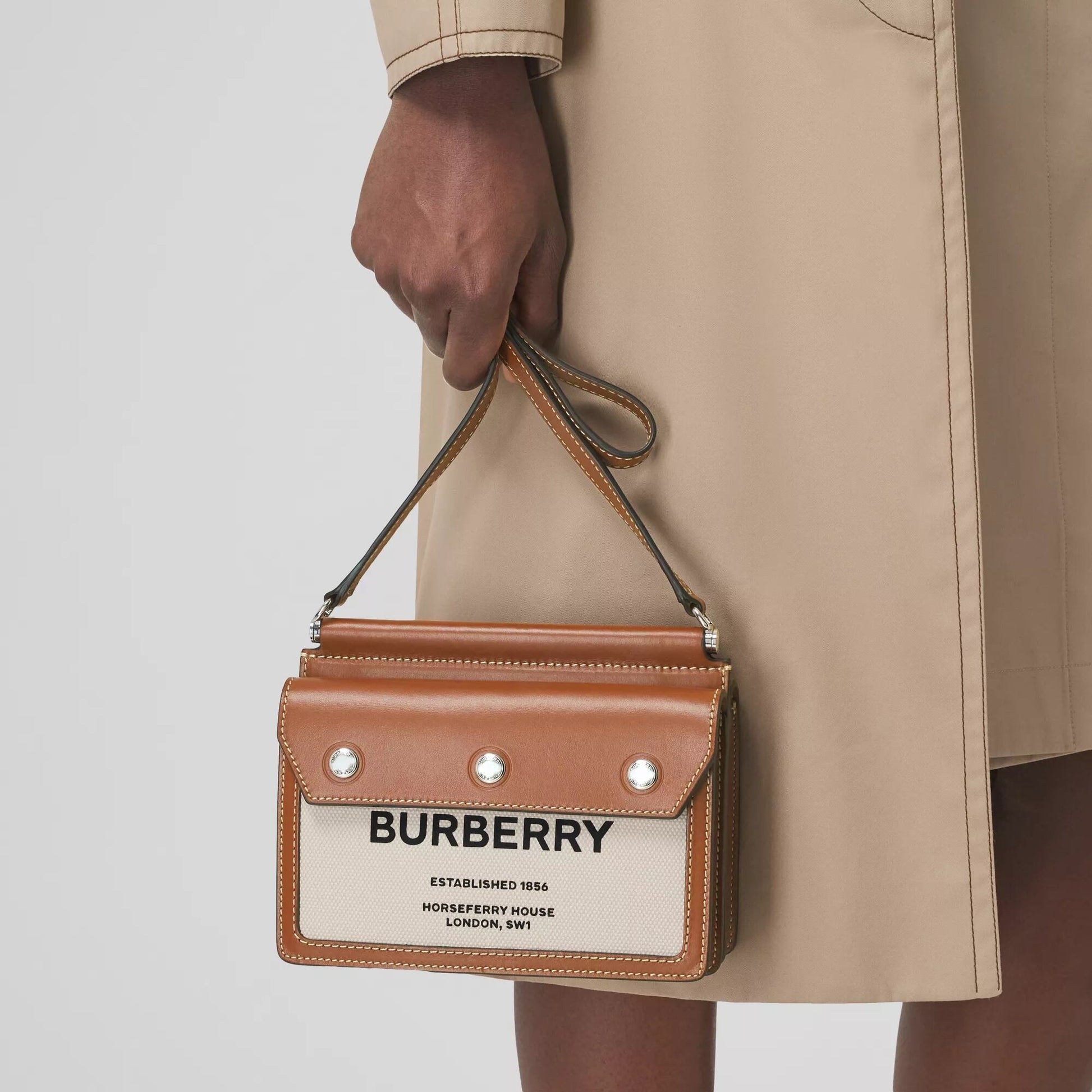 túi đeo chéo BURBERRY BAG TITLE HORSEFERRY PRINT MINI CROSSBODY 80146111 authentic tại blankroom hà nội, việt nam