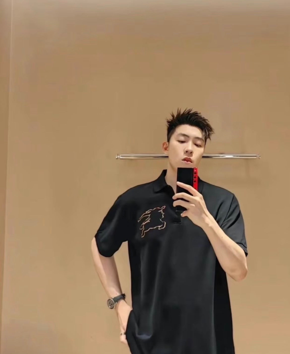 nam mặc áo Burberry Check EKD Cotton Polo Shirt In Black 80706821 