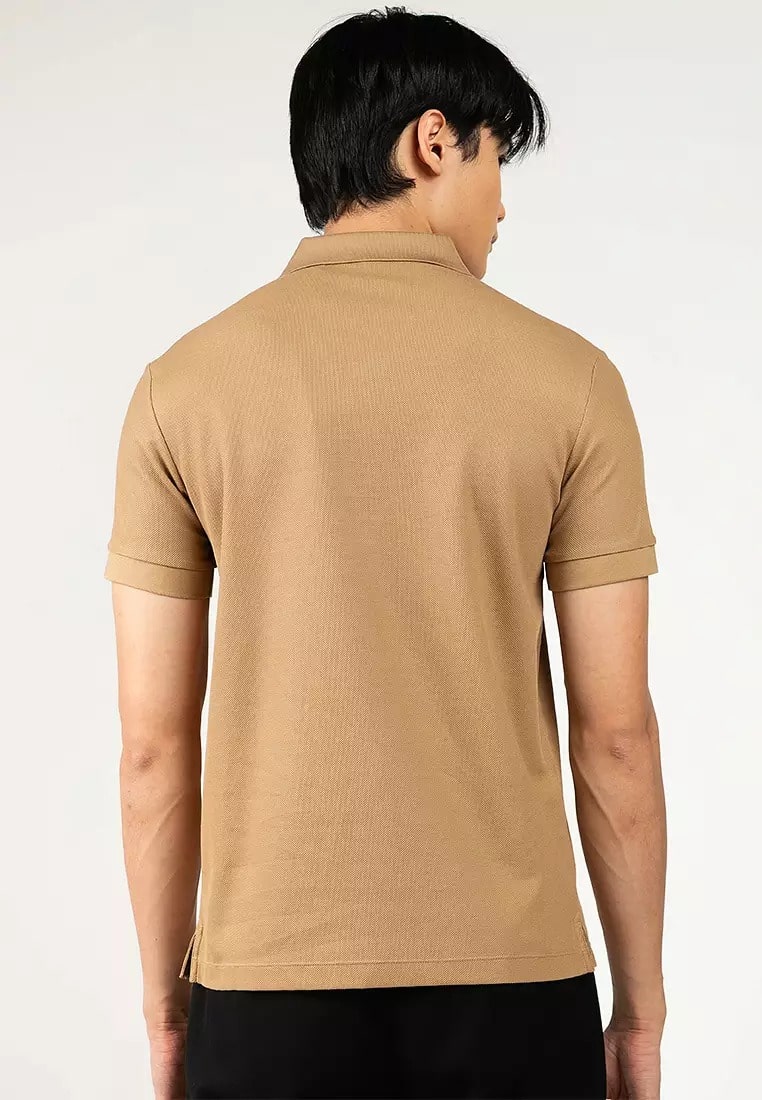 mặt đằng sau lưng áo