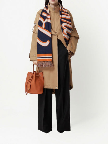 mẫu mang khăn BURBERRY Printed Cotton-twill Scarf In Navy 80549871