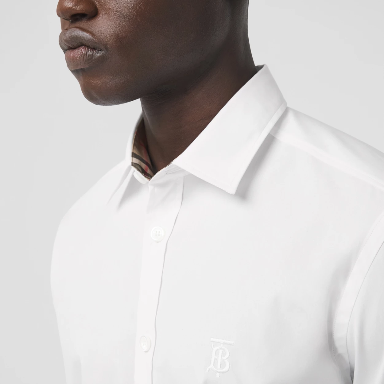 áo sơ mi BURBERRY SHORT SLEEVE MONOGRAM MOTIF STRETCH SHIRT IN WHITE 80323131 authentic tại blankroom hà nội, việt nam