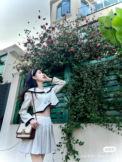 mẫu mang túi BURBERRY SMALL TWO-TONE CANVAS AND LEATHER TB BAG 80146401 