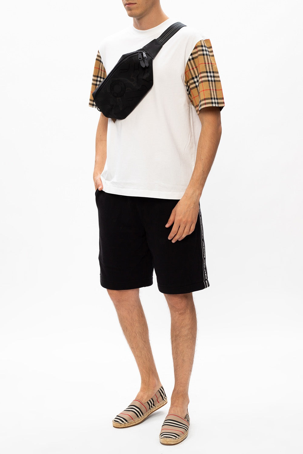 nam mặc áo Burberry Vintage Classic Plaid Cotton T-Shirt In White 80148961
