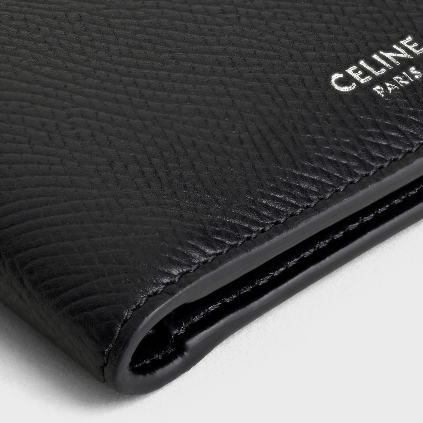 chi tiết ví CELINE BI-FOLD WALLET IN GRAINED CALFSKIN BLACK 10B653BEN.38SI