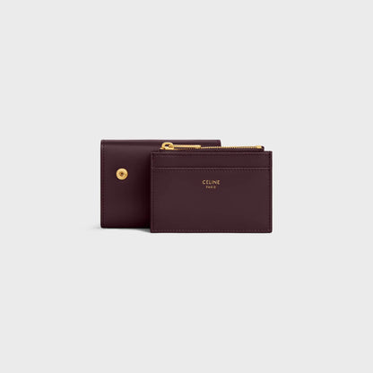 mặt đằng sau của Celine Compact Wallet with Coin Triomphe in Shiny Calfskin Deep Burgundy 10I653DPV.28DG
