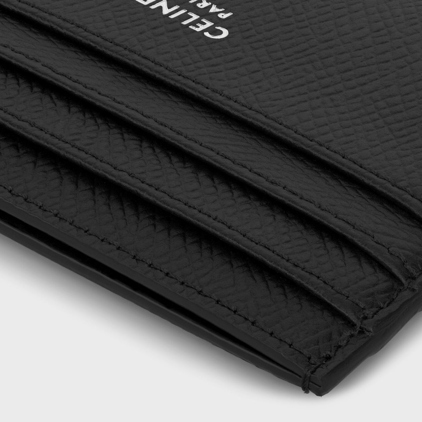 chi tiết cận chất liệu Celine Large Card Holder in Grained Black Calfskin 10k913bel.38si