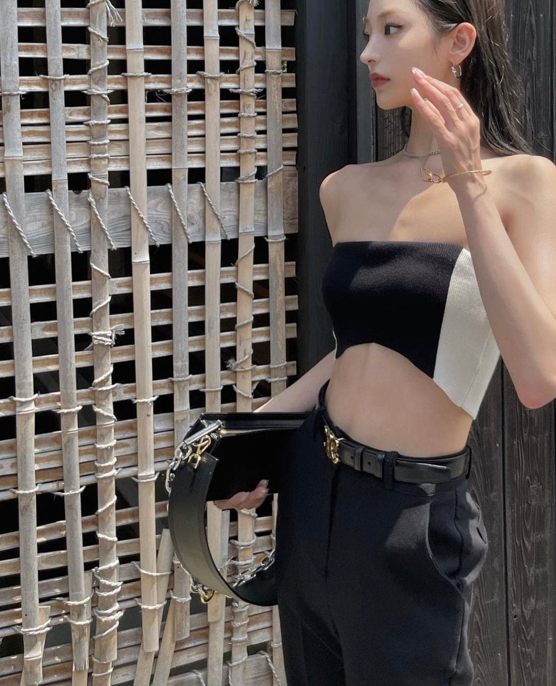 nữ đeo thắt lưng CELINE MEDIUM TRIOMPHE BELT IN TAURILLON LEATHER BLACK 45AK93A01.38NO