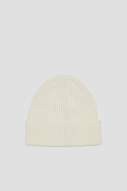 mặt đằng sau nón