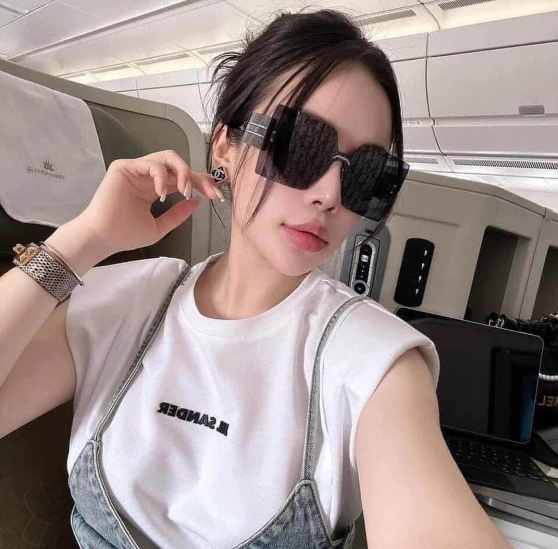 mẫu mang kính DIORCLUB M5U F0B8 BLUE OBLIQUE SUNGLASSES CLUBM5UXT