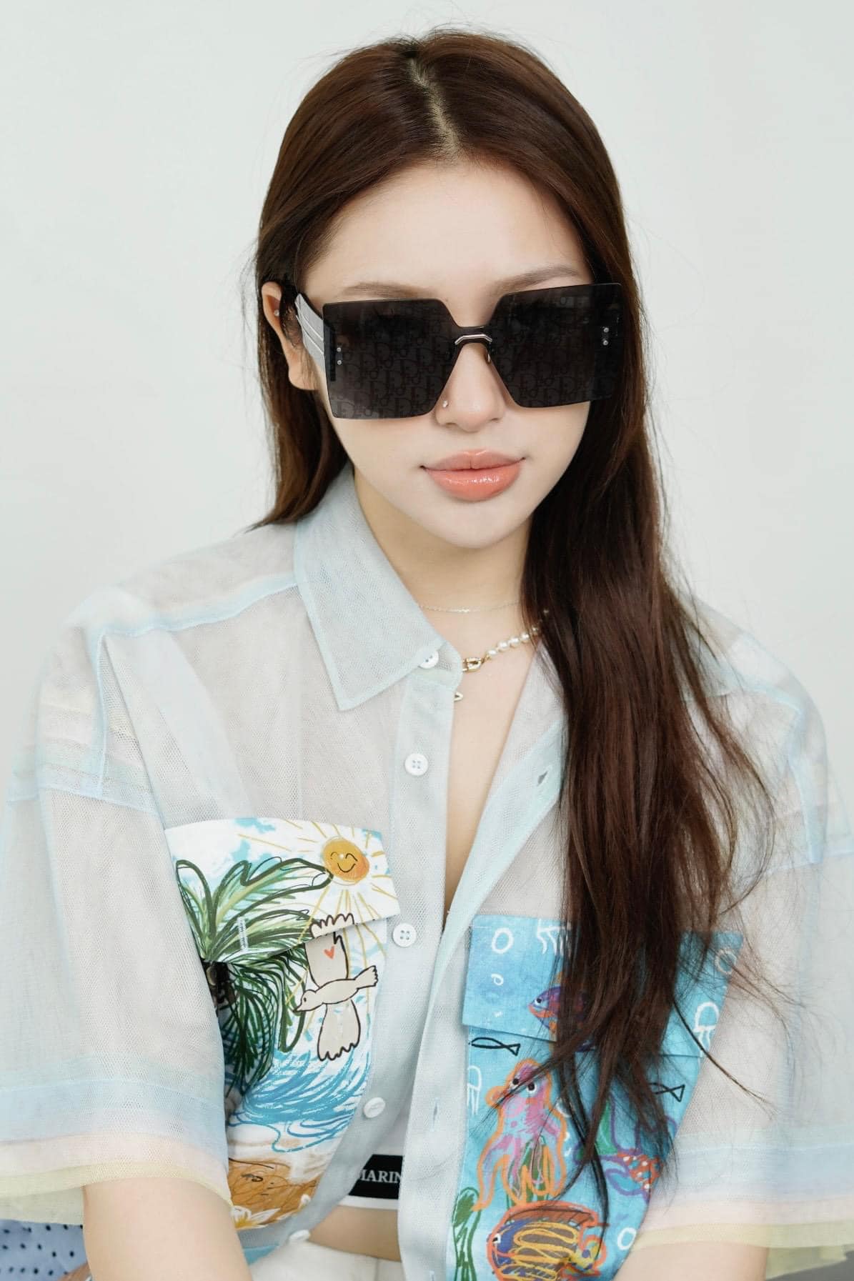nữ đeo kính DIORCLUB M5U F0B8 BLUE OBLIQUE SUNGLASSES CLUBM5UXT