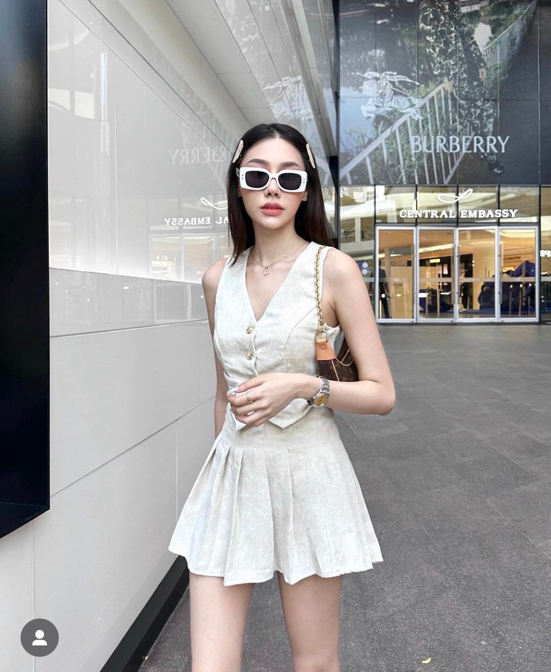 mẫu đeo mắt kính râm DIORPACIFIC S1U 95B0 WHITE SUNGLASSES DPFCS1UQR  authentic tại blank room việt nam