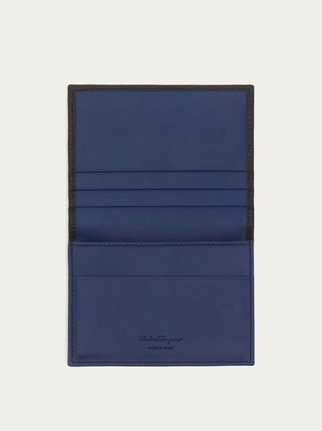 mặt bên trong ví đựng thẻ