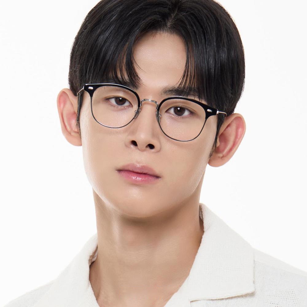 Person wearing Gentle Monster - GM Alio X 01 with a plain background