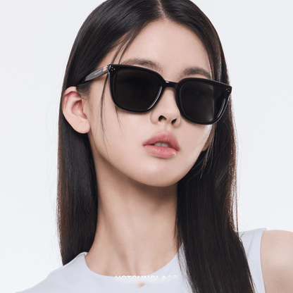 nữ đeo kính Gentle Monster (GM) Bloomo (01)