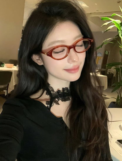 Person wearing Gentle Monster - GM Corori T4 in an indoor setting