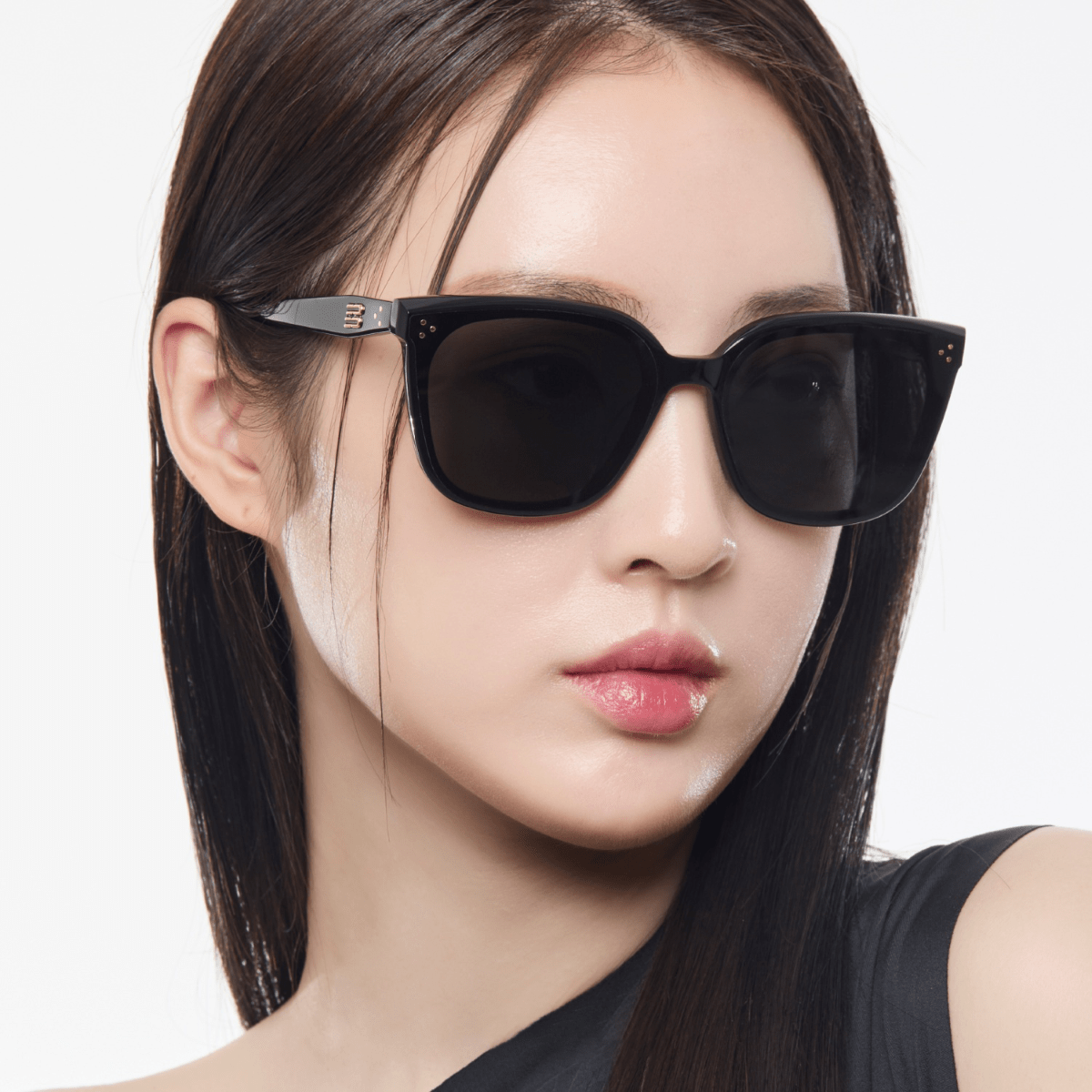 Woman wearing Gentle Monster (GM) Loloe 01 with a neutral background
